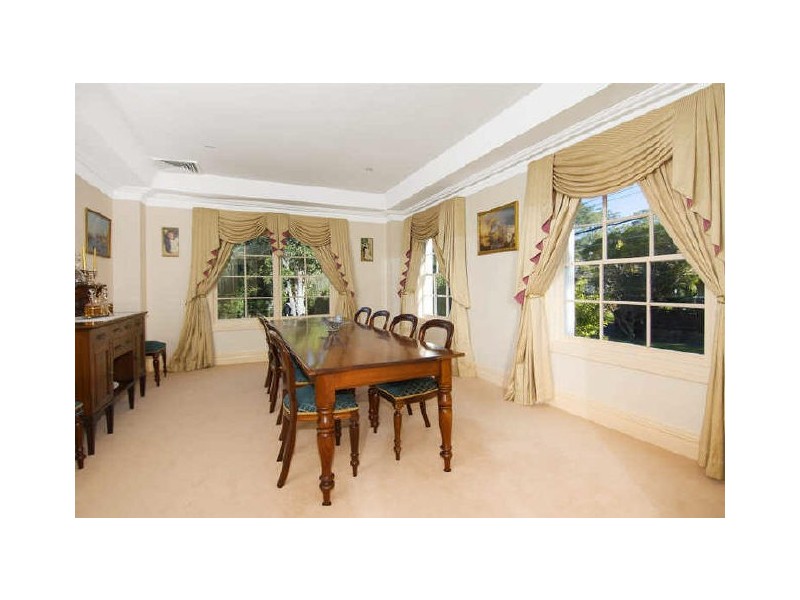 classic style dining room