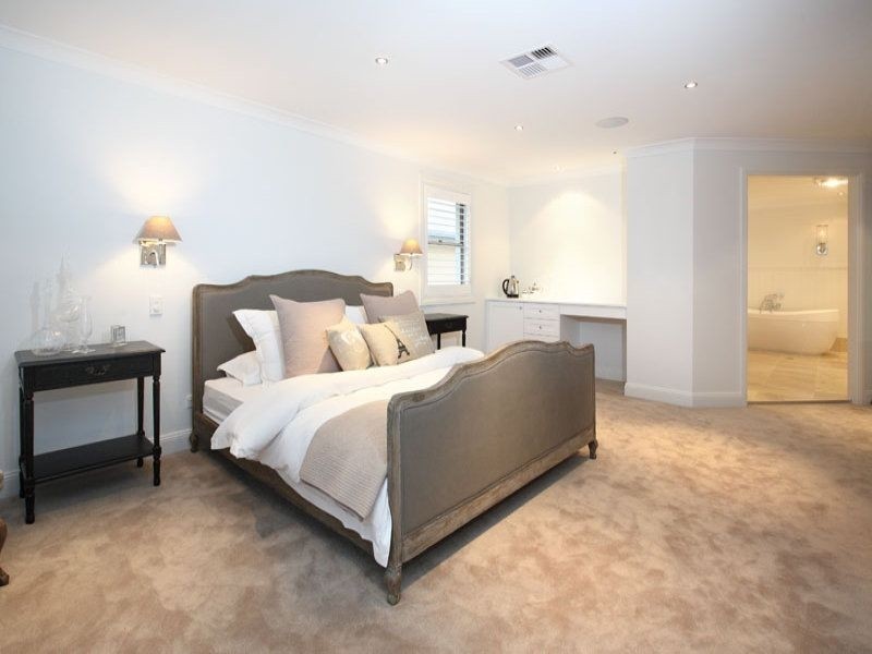 contemporary style bedroom