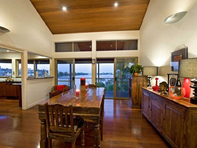 beach style style dining room