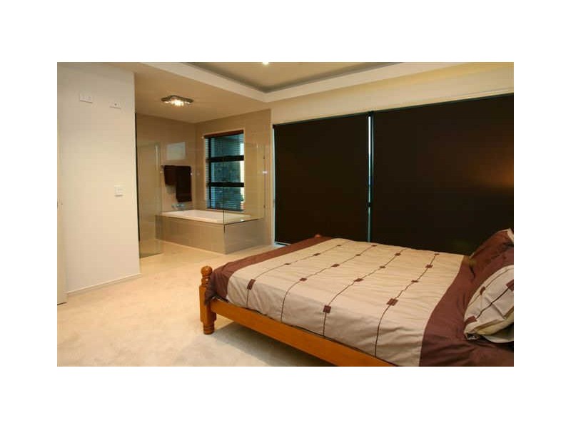 contemporary style bedroom