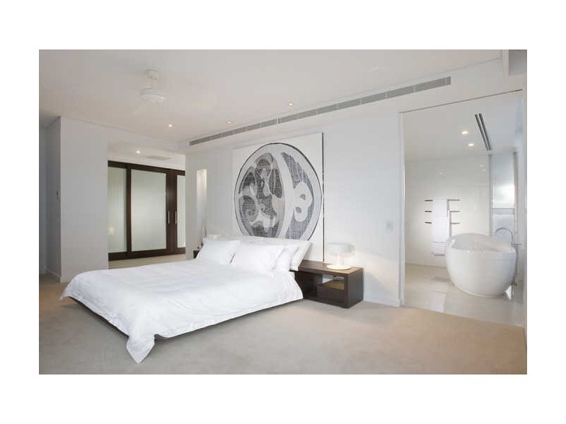 contemporary style bedroom