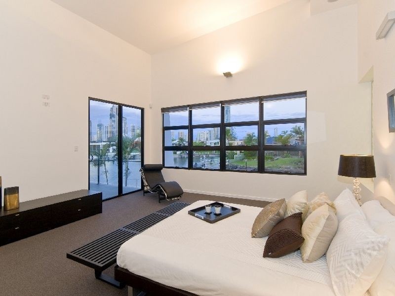 contemporary style bedroom