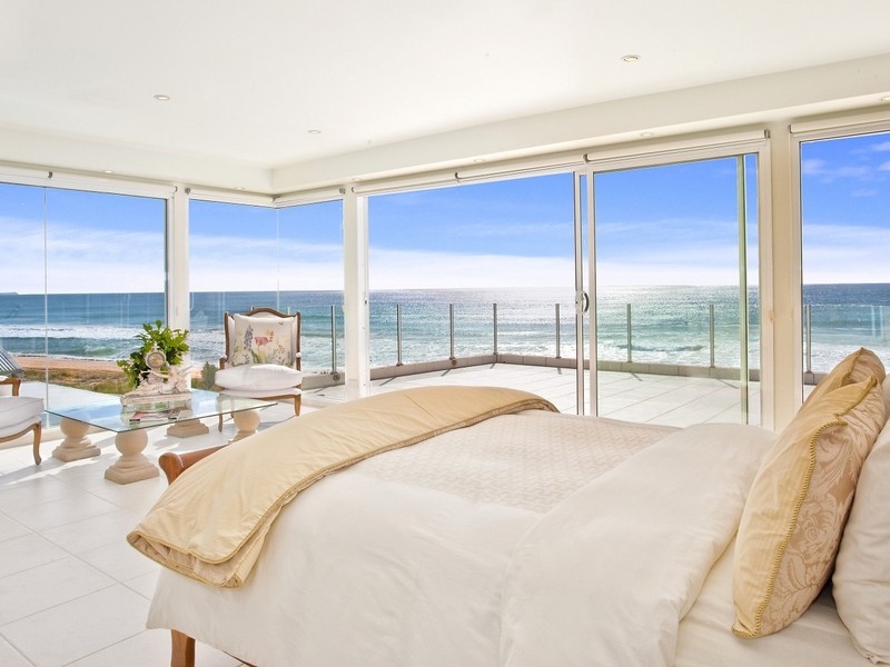 contemporary style bedroom