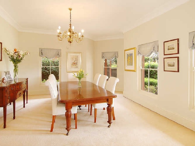 classic style dining room