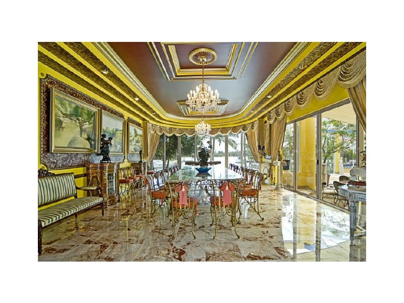 classic style dining room