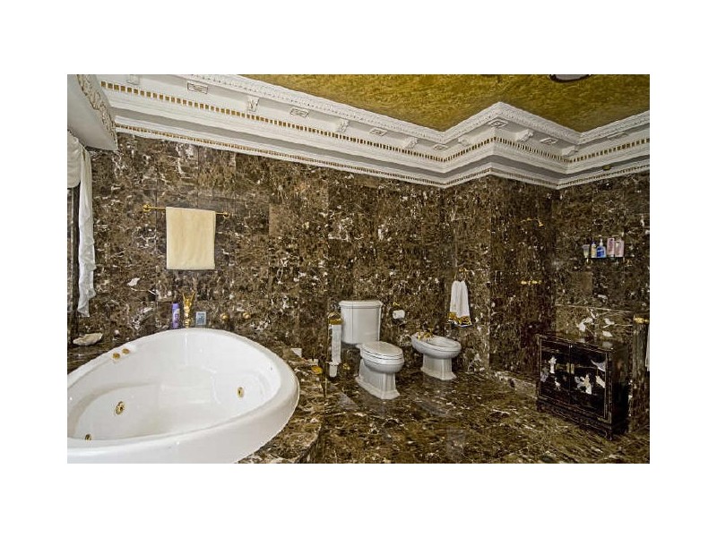 classic style bathroom