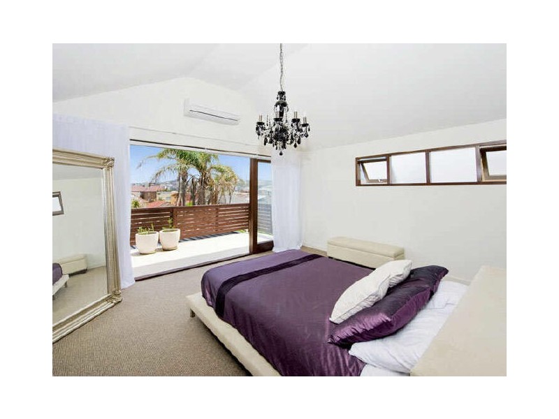 contemporary style bedroom