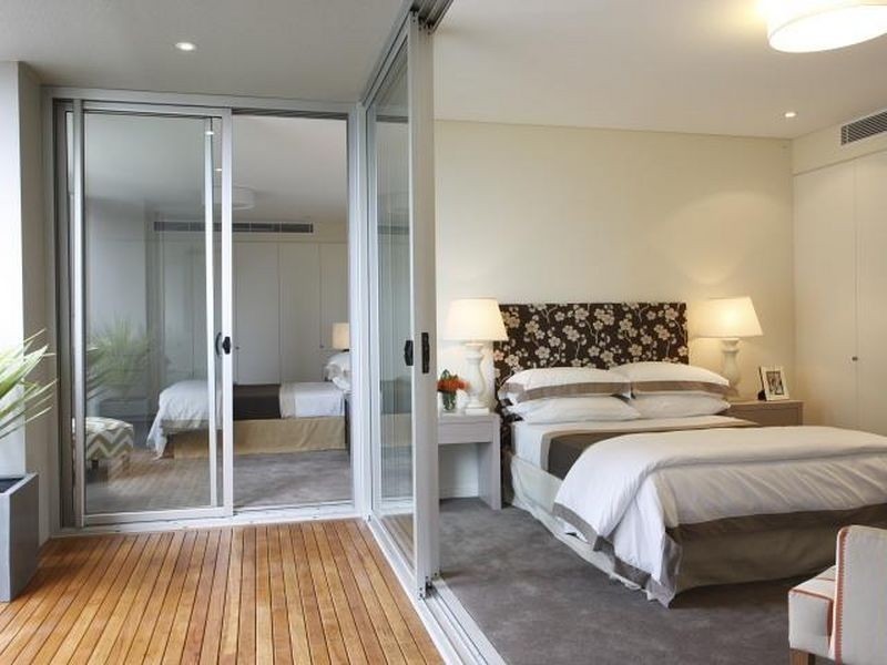 contemporary style bedroom