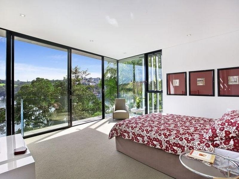 contemporary style bedroom