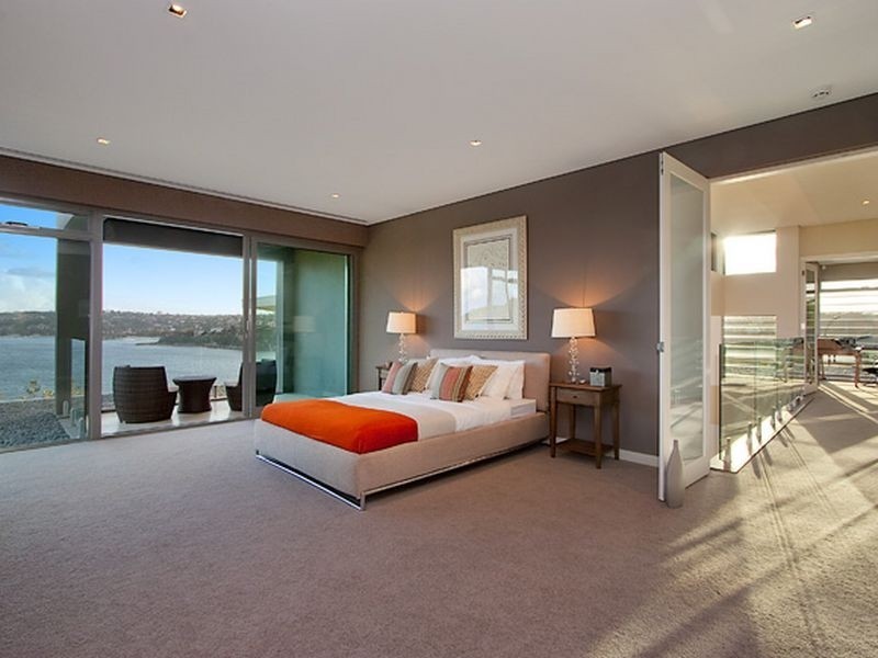 contemporary style bedroom