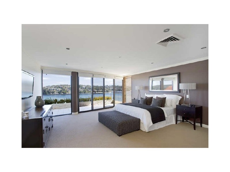 classic style bedroom