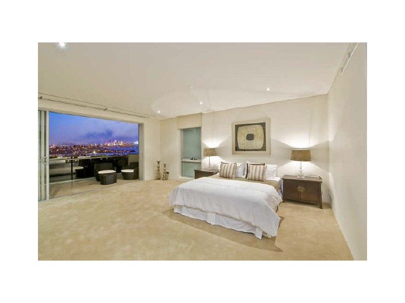 contemporary style bedroom