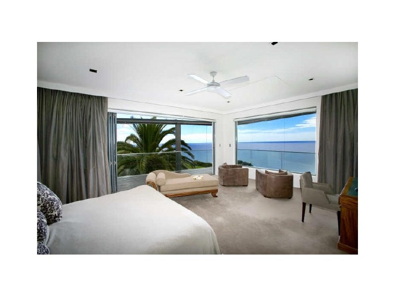 contemporary style bedroom