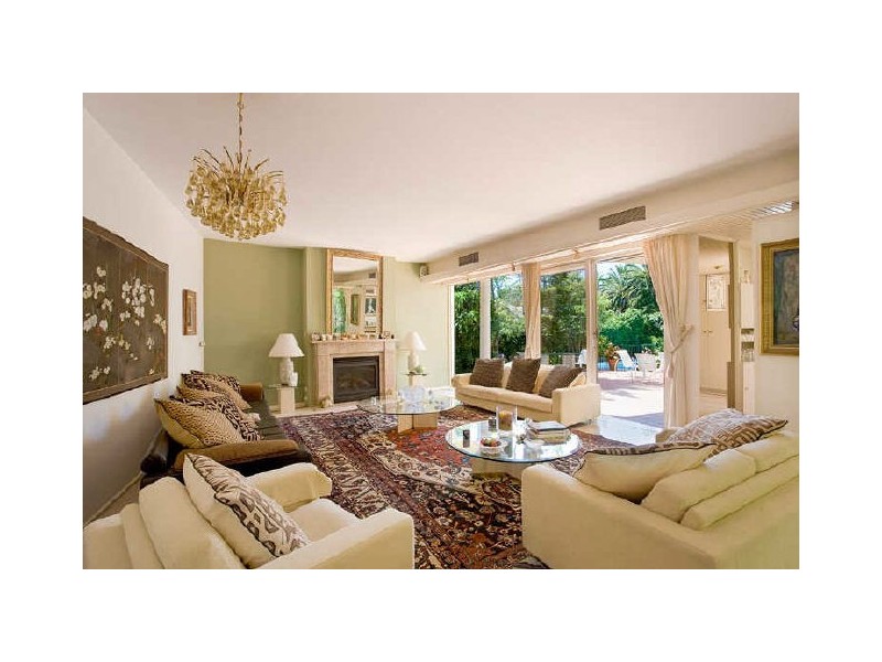 classic style living room