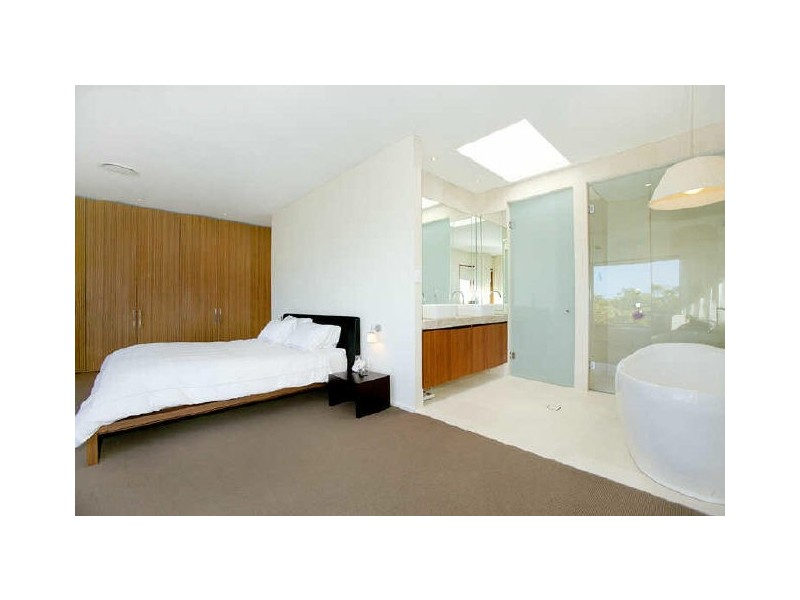 contemporary style bedroom