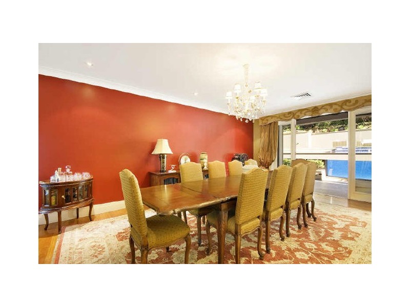 classic style dining room