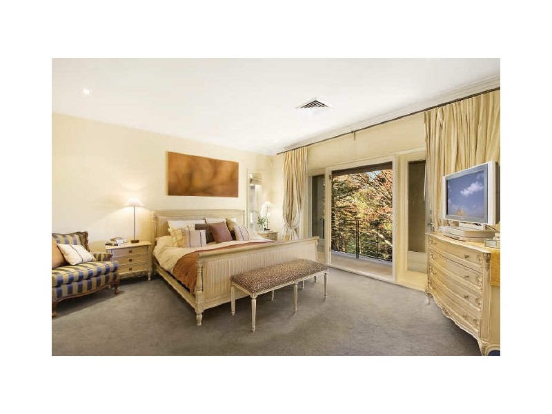 classic style bedroom