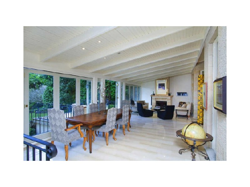 classic style dining room