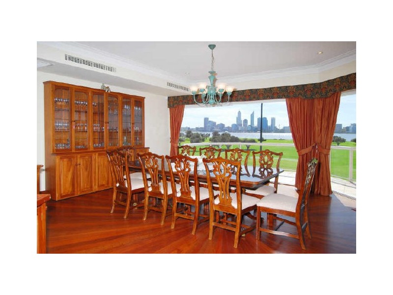 classic style dining room