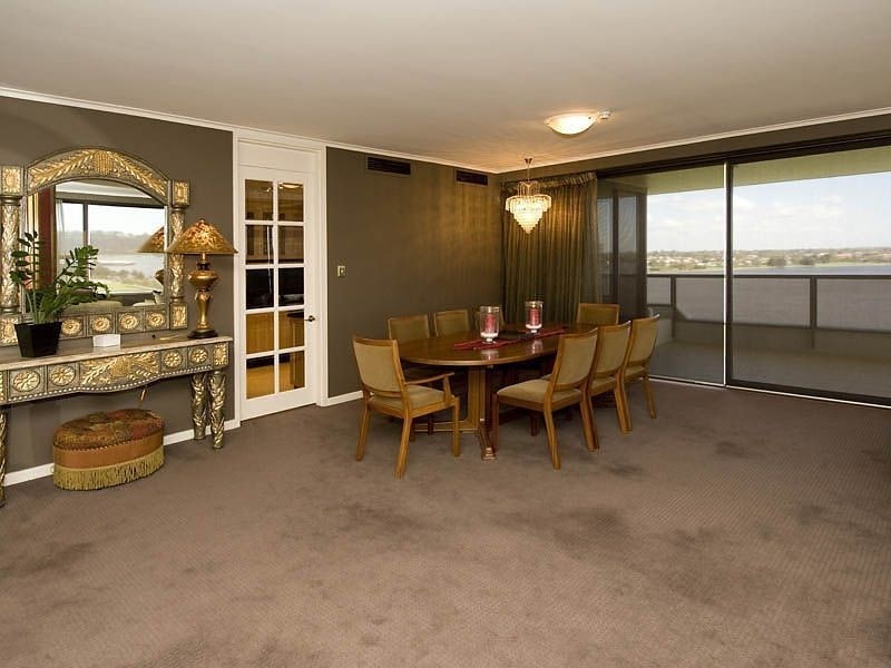 classic style dining room