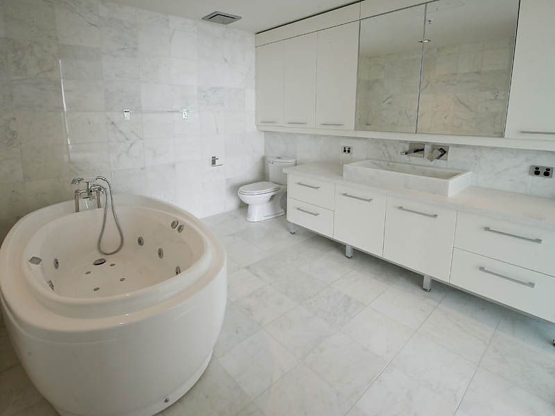 contemporary style bathroom