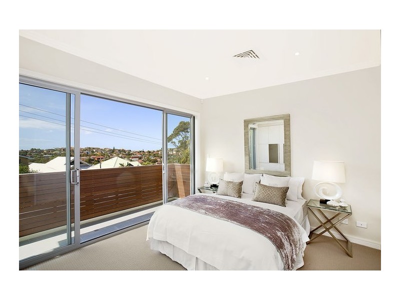 contemporary style bedroom