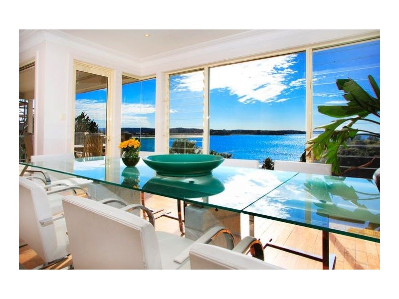 classic style dining room