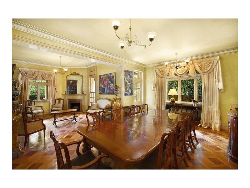 classic style dining room