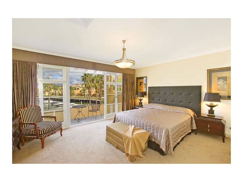 classic style bedroom