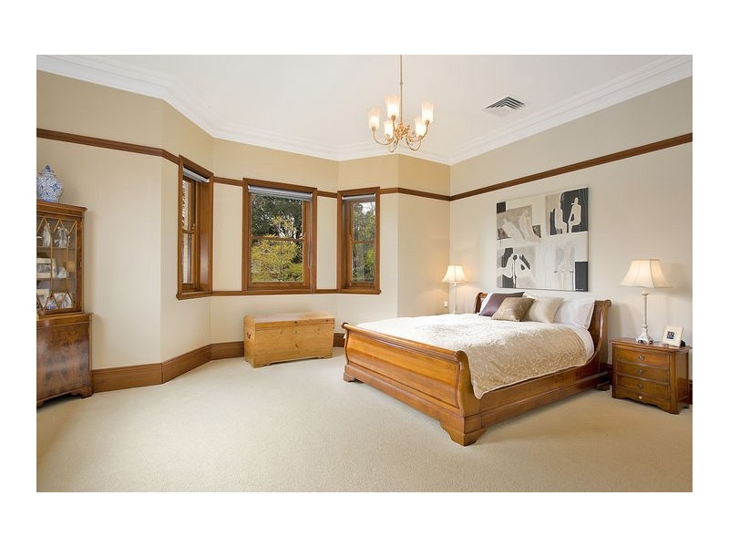 classic style bedroom