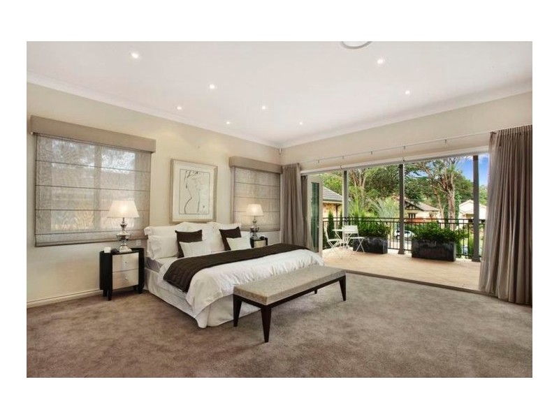 contemporary style bedroom