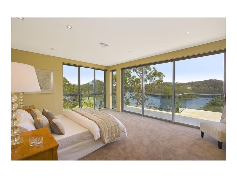 contemporary style bedroom