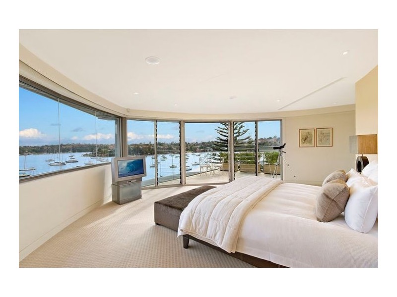 contemporary style bedroom