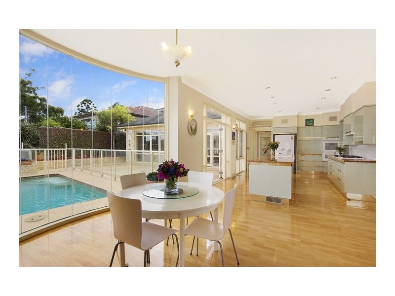 classic style dining room