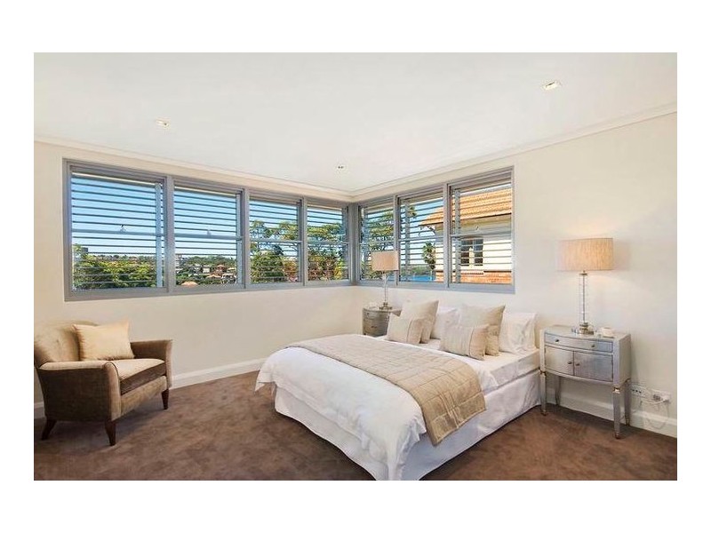 contemporary style bedroom