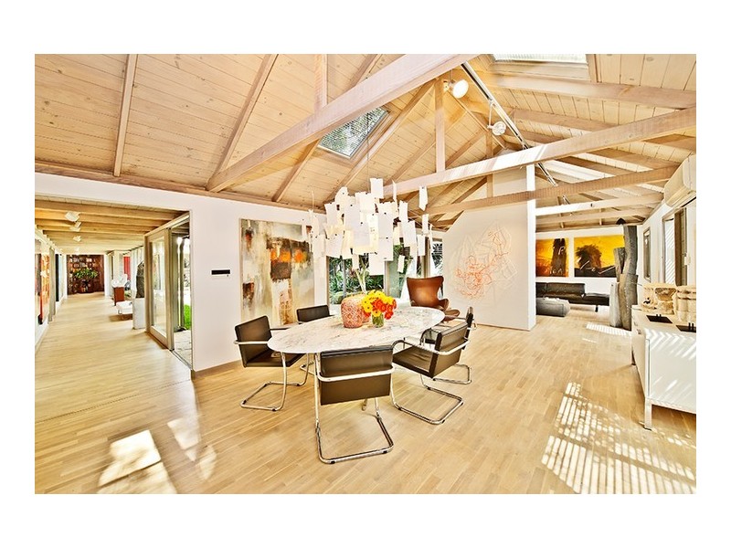 beach style style dining room