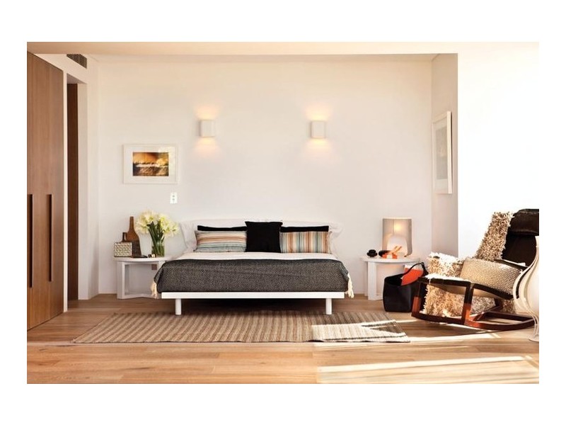 contemporary style bedroom