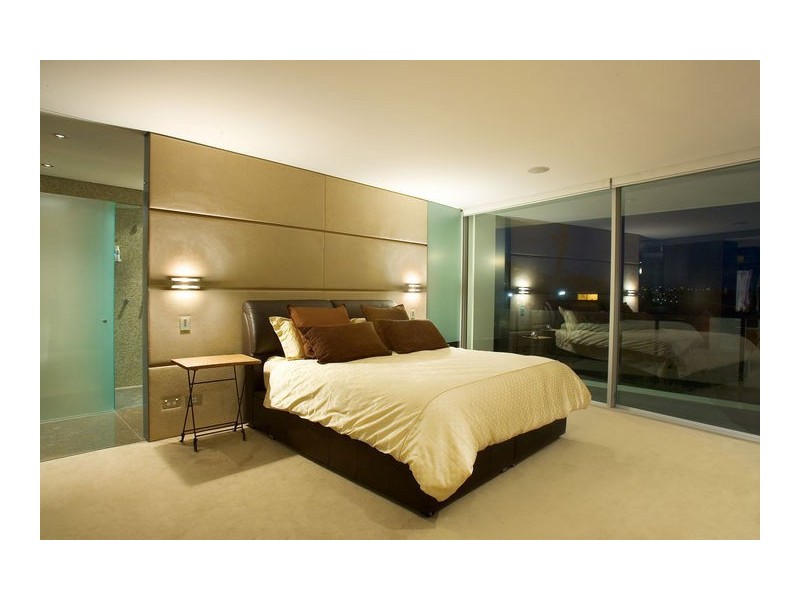 contemporary style bedroom