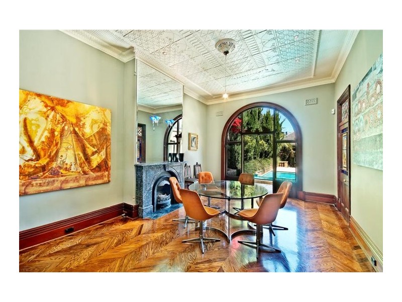 classic style dining room