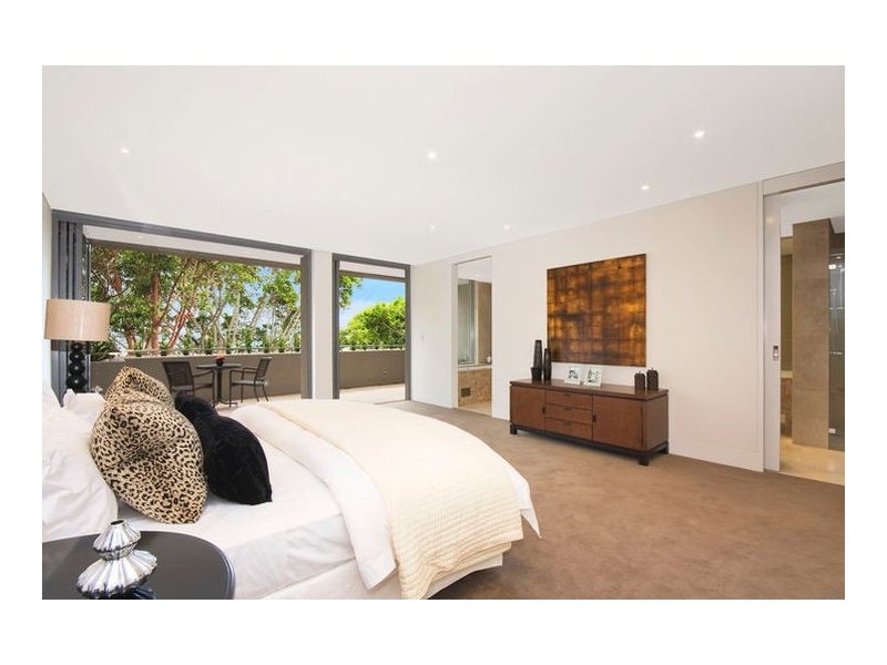 contemporary style bedroom