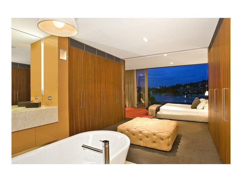 contemporary style bedroom