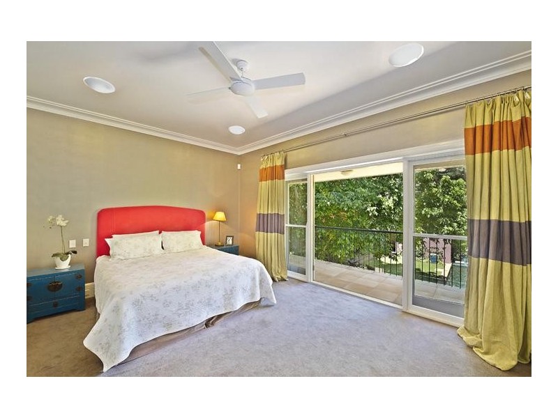 contemporary style bedroom