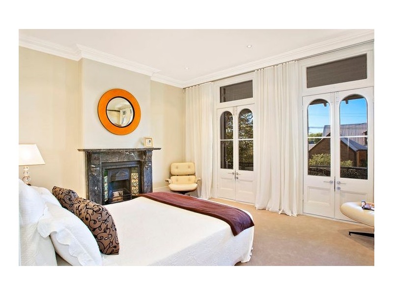 classic style bedroom