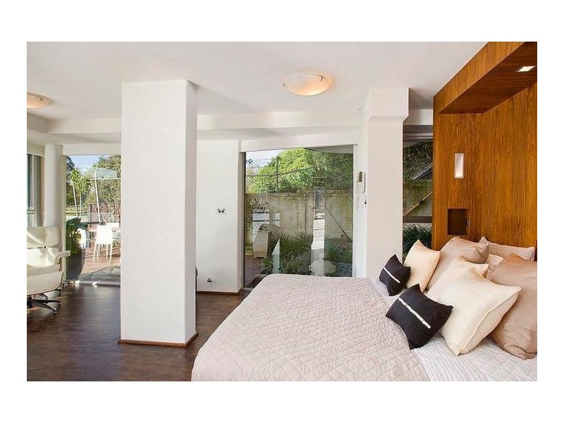 contemporary style bedroom