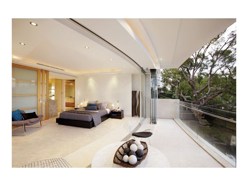 contemporary style bedroom