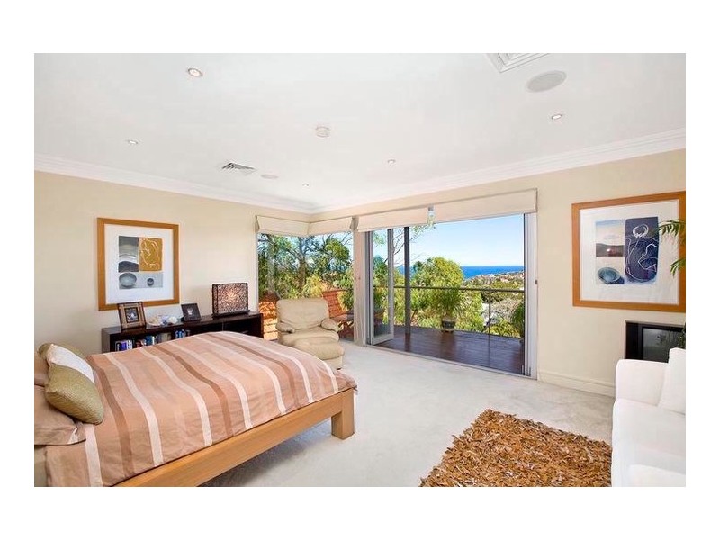 contemporary style bedroom