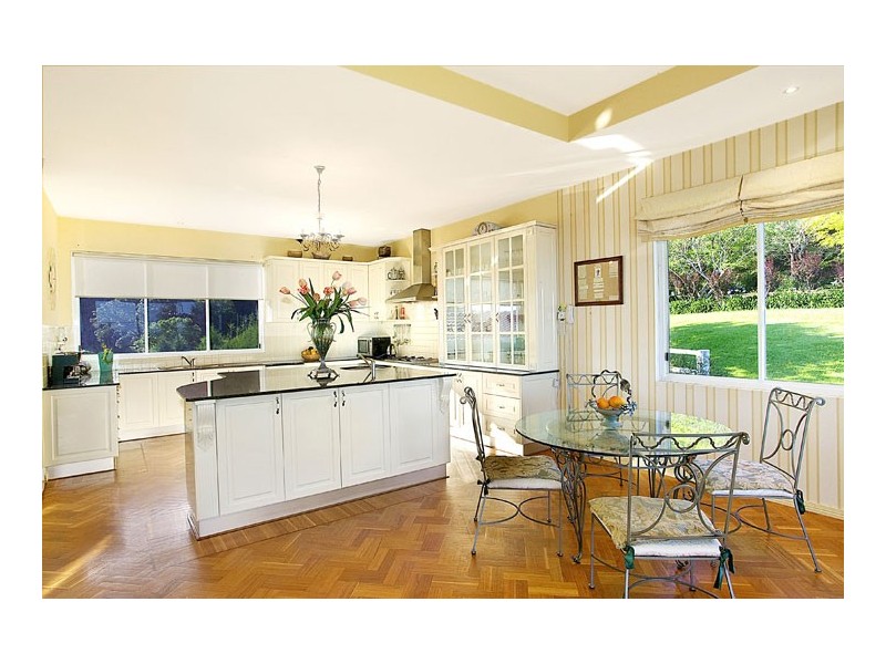 classic style dining room