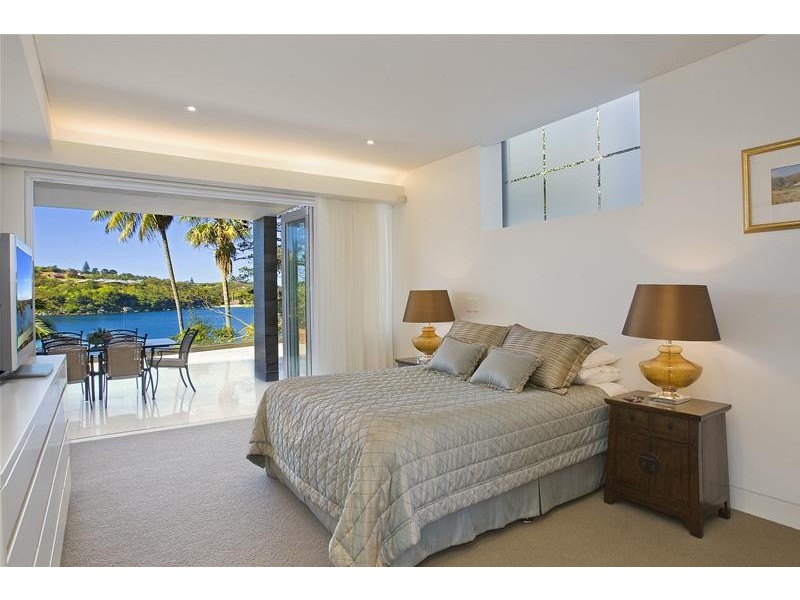 classic style bedroom