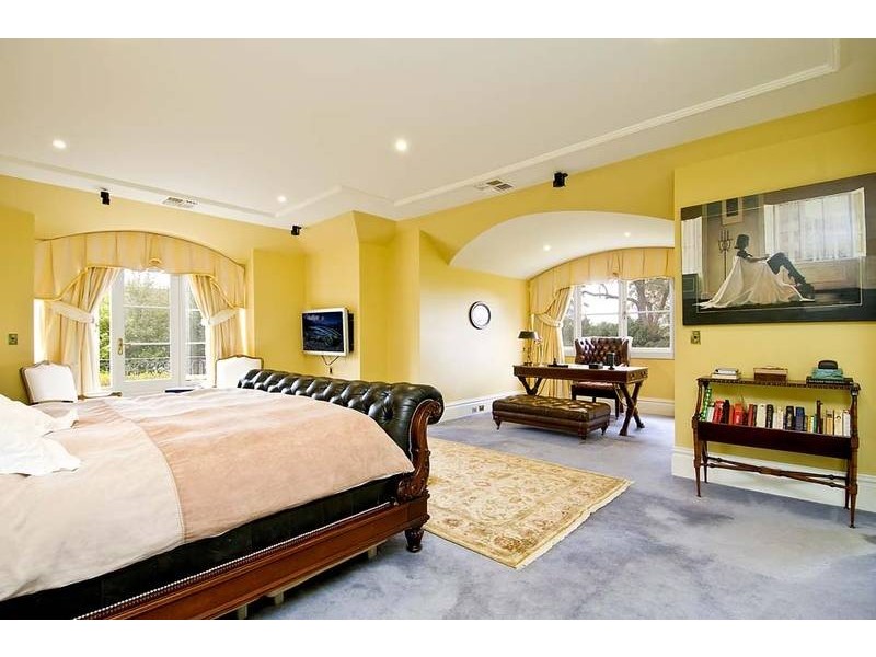 classic style bedroom