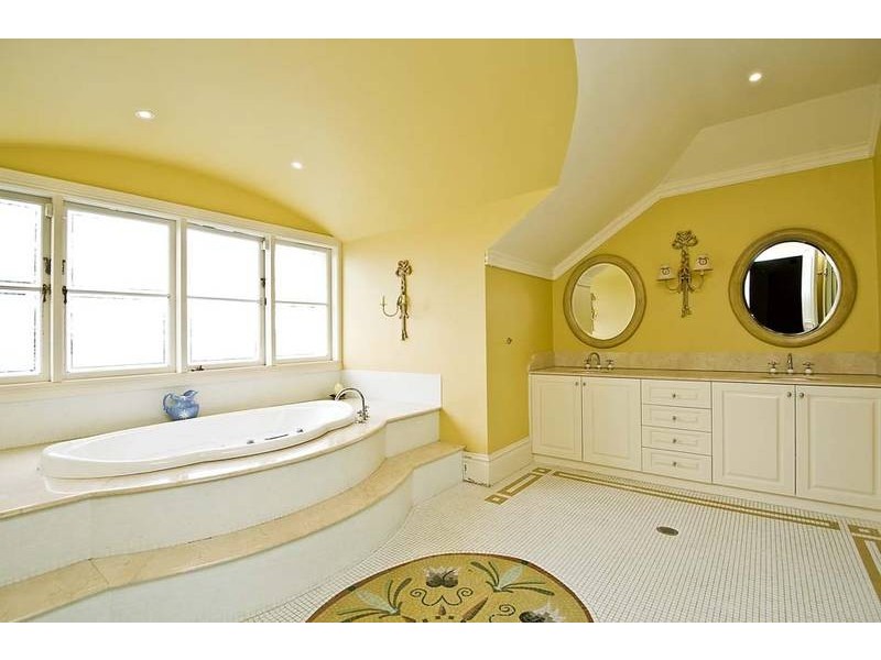 classic style bathroom